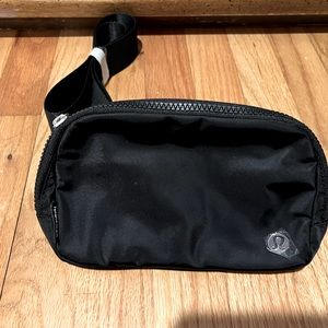 Lululemon Everywhere Belt Bag